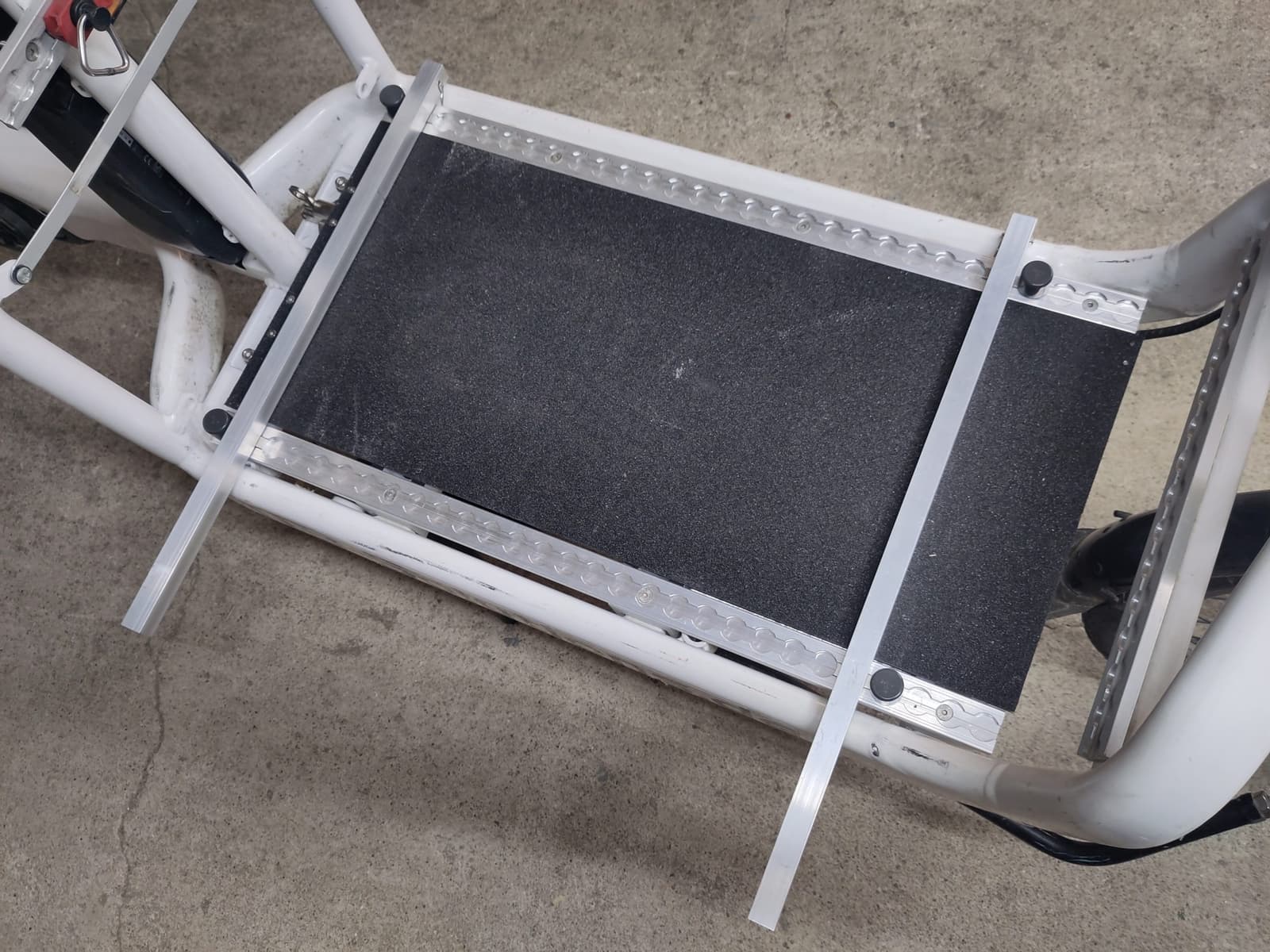 Raildeck Extension: Boom Outriggers
